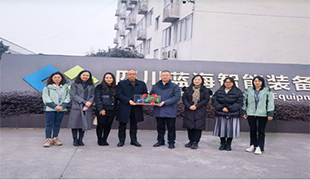 財經(jīng)專家團隊蒞臨藍(lán)海智裝指導(dǎo)交流